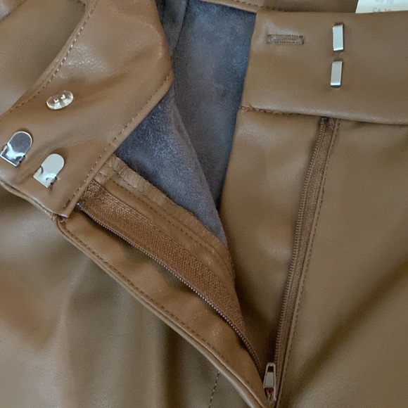 Faux leather shorts - Picture 3 of 4